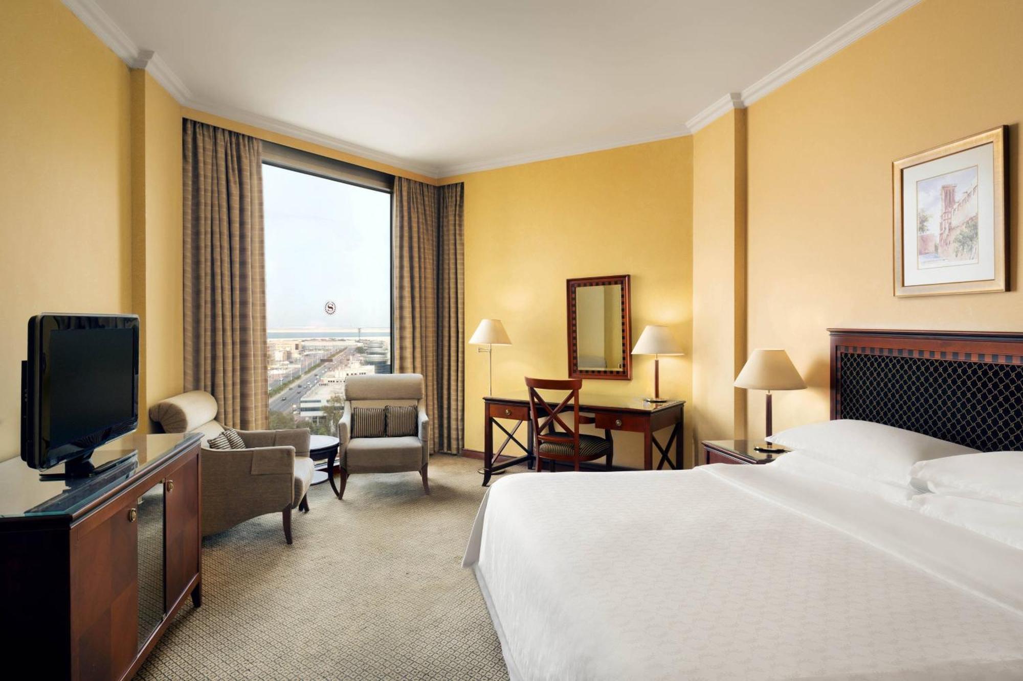 Sheraton Dammam Hotel & Convention Centre Zewnętrze zdjęcie A guest room at the Hilton Athens