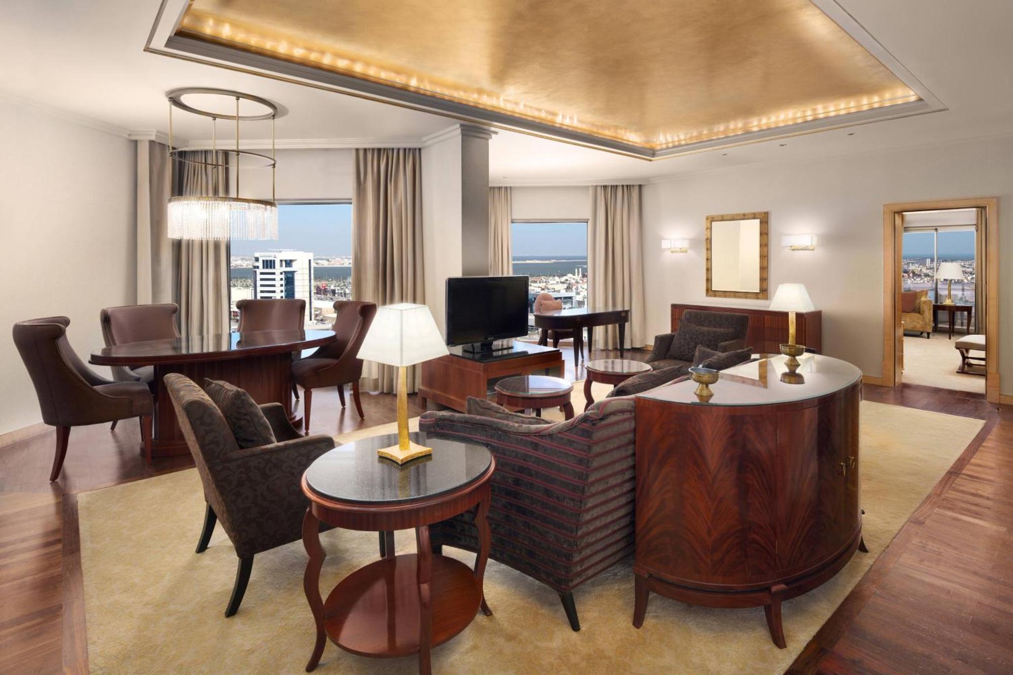 Sheraton Dammam Hotel & Convention Centre Zewnętrze zdjęcie A suite at the hotel