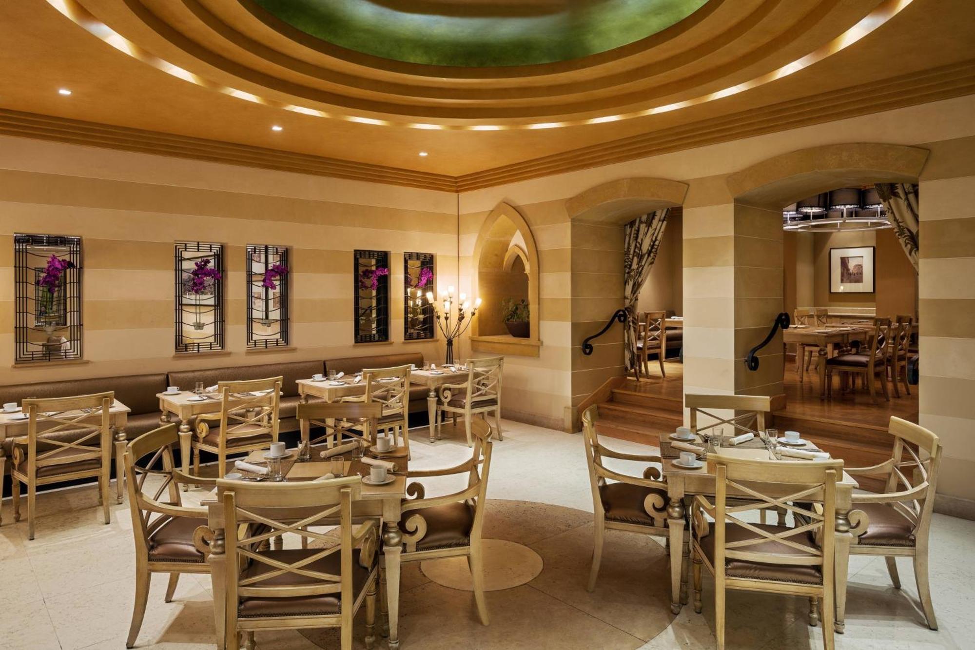 Sheraton Dammam Hotel & Convention Centre Zewnętrze zdjęcie The interior of the restaurant
