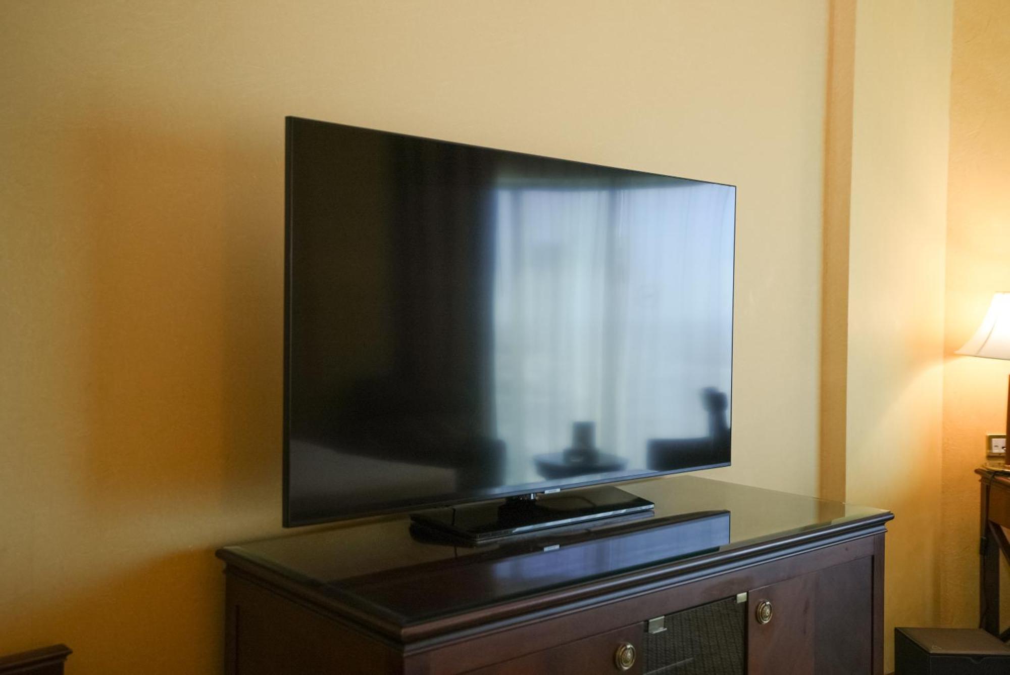 Sheraton Dammam Hotel & Convention Centre Zewnętrze zdjęcie A Samsung TV