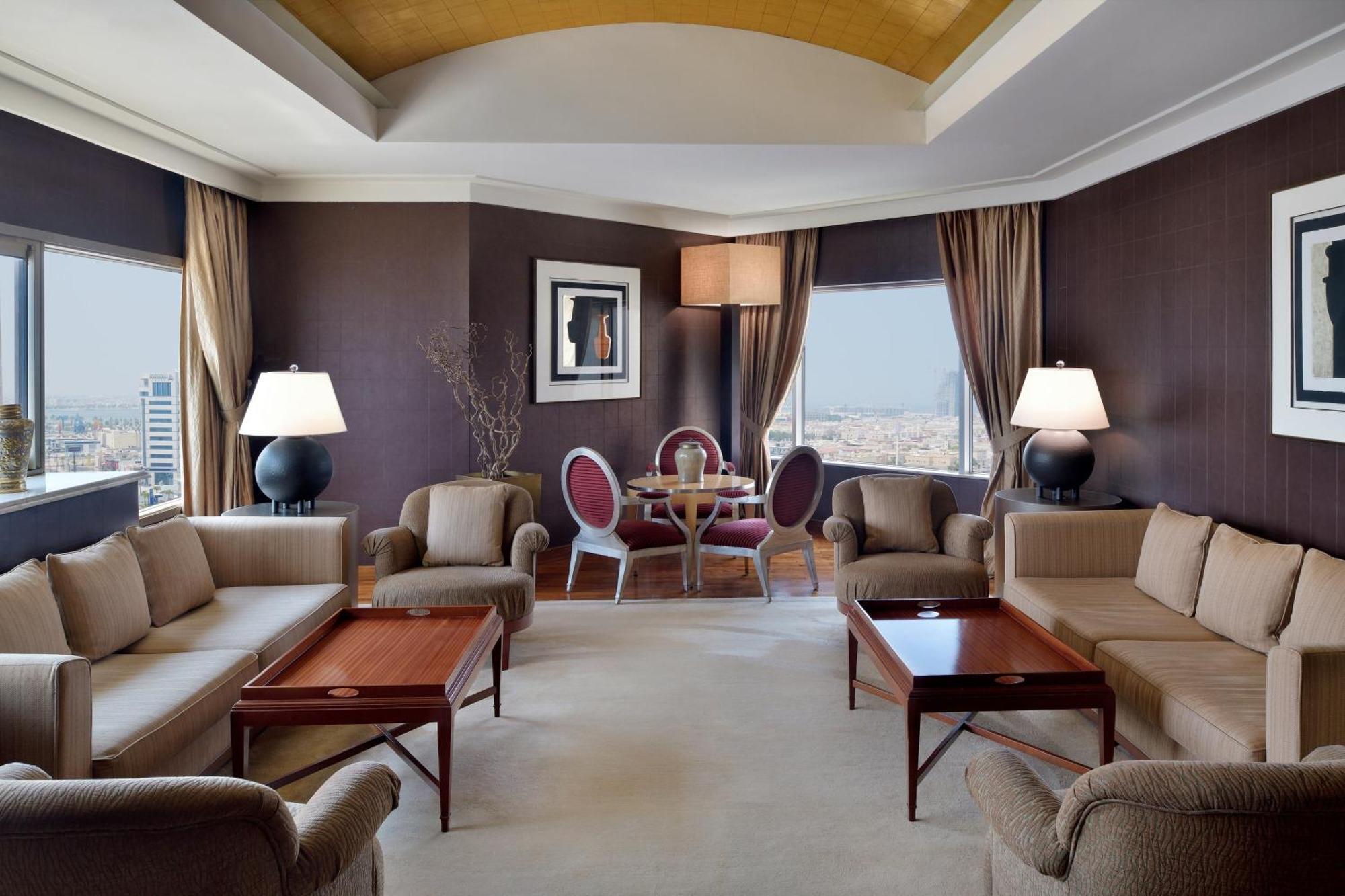 Sheraton Dammam Hotel & Convention Centre Zewnętrze zdjęcie The interior of a suite at the Four Seasons Hotel, Cairo